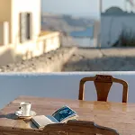 Nyaraló Crown Of Fira *