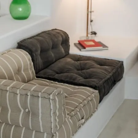 Crown Of Fira Nyaraló