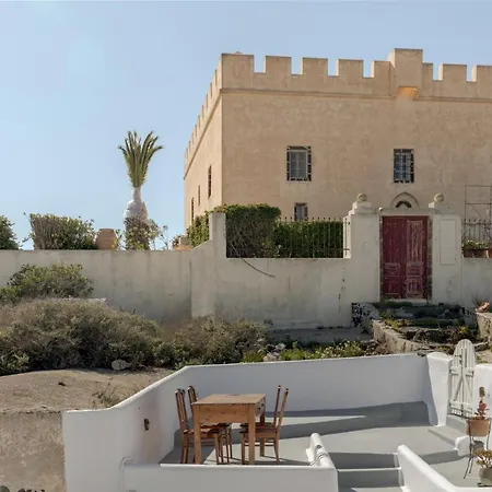 Nyaraló Crown Of Fira Firosztefáni