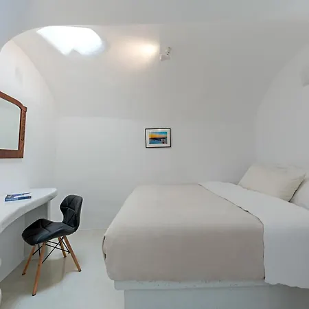 Nyaraló Crown Of Fira