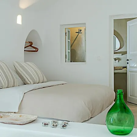 Nyaraló Crown Of Fira