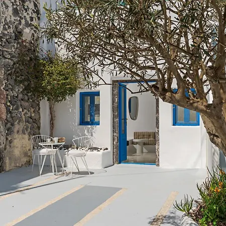 Nyaraló Crown Of Fira *