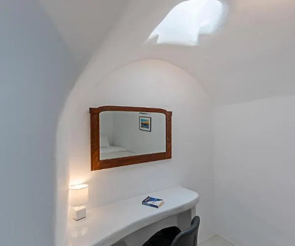 Crown Of Fira Firostefani